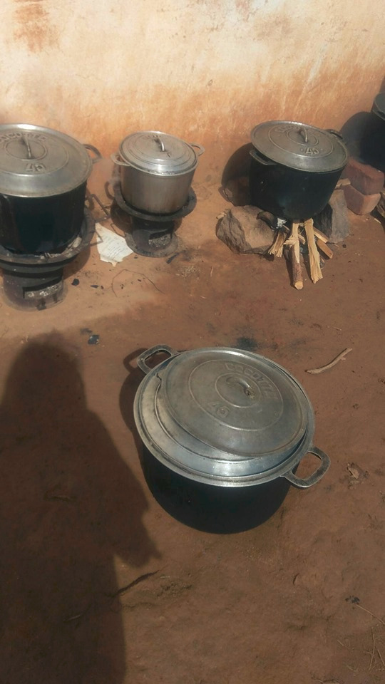Photo 10 — enfants et équipe de Kilonga Tafita sur le terrain